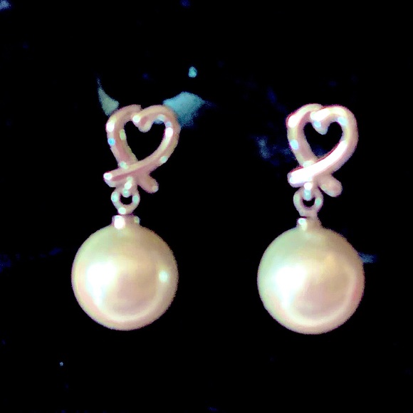 ❤️Valentines-Stunning Heart Shaped Pearl Earrings - Picture 1 of 4